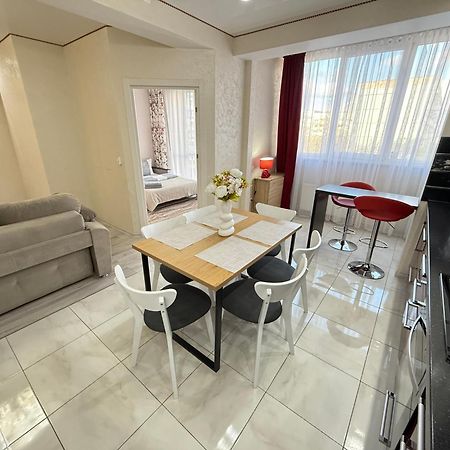 Cozy Two Bedroom Large Apartment Chisinau Exterior photo