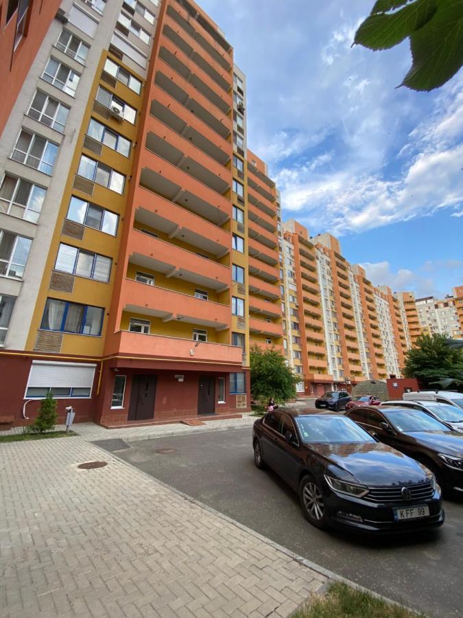 Cozy Two Bedroom Large Apartment Chisinau Exterior photo