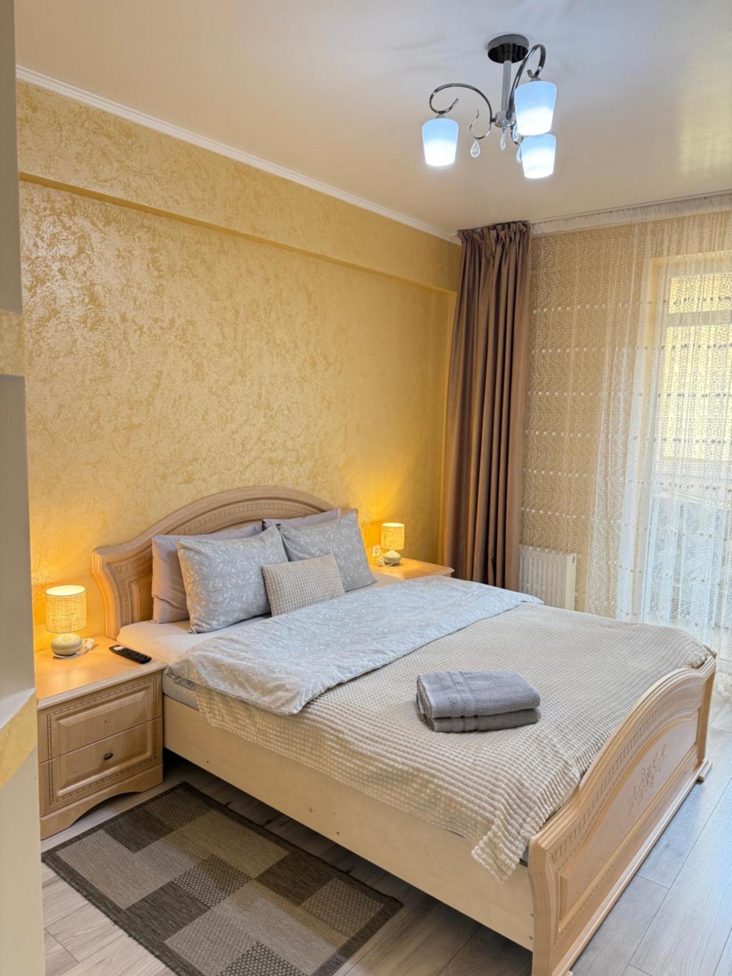 Cozy Two Bedroom Large Apartment Chisinau Exterior photo