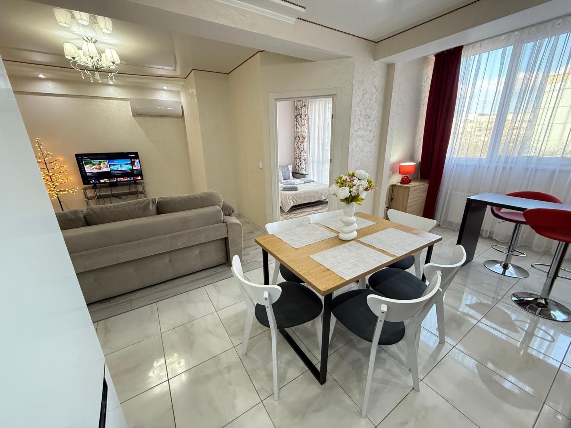 Cozy Two Bedroom Large Apartment Chisinau Exterior photo