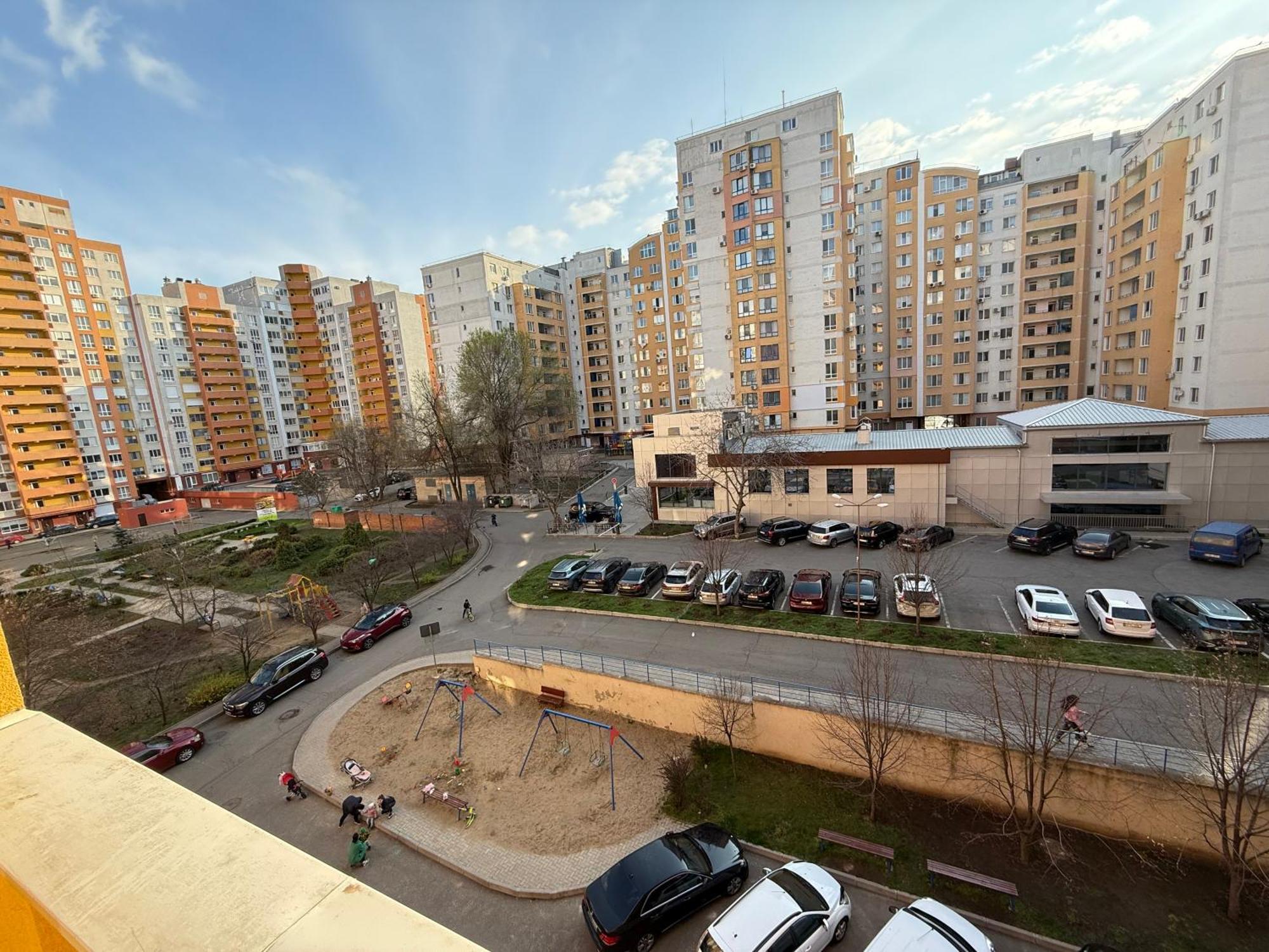 Cozy Two Bedroom Large Apartment Chisinau Exterior photo