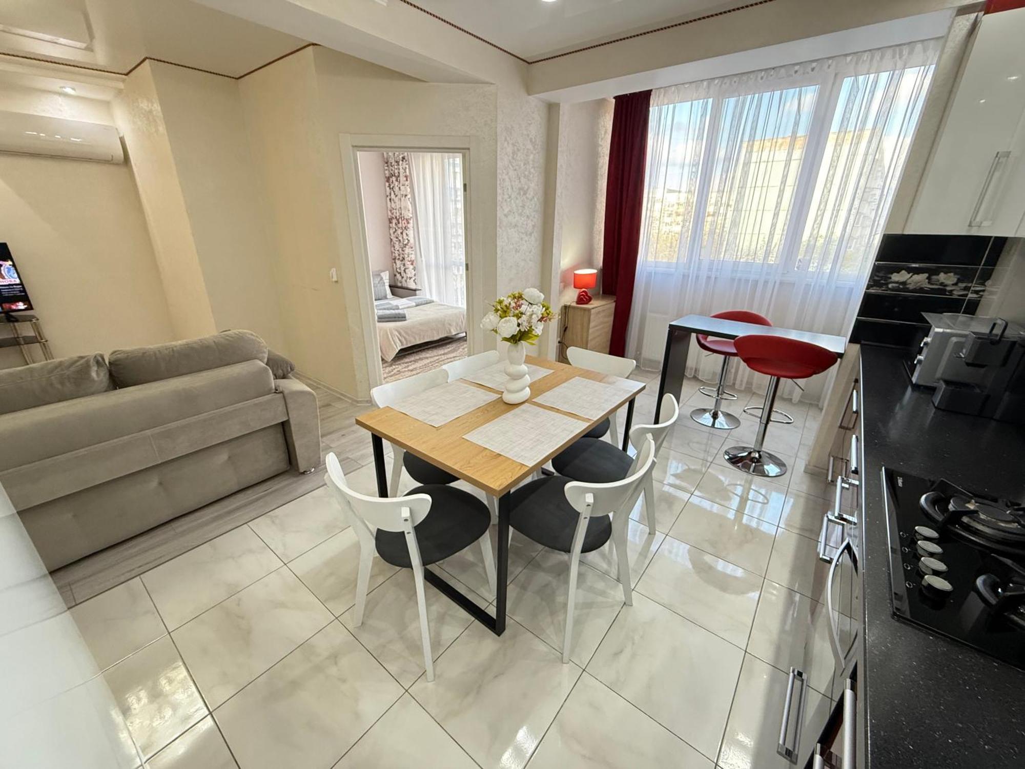 Cozy Two Bedroom Large Apartment Chisinau Exterior photo
