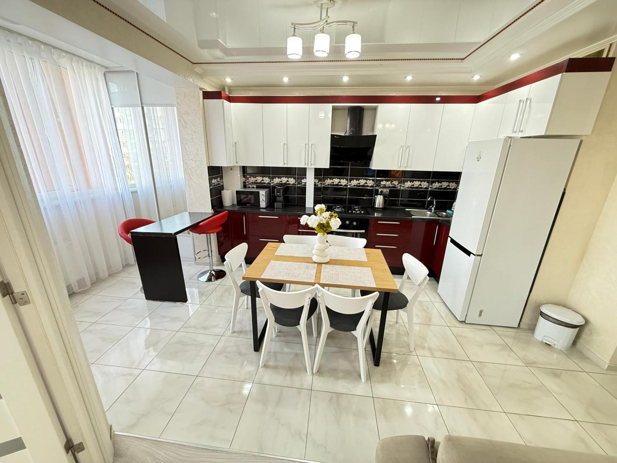 Cozy Two Bedroom Large Apartment Chisinau Exterior photo