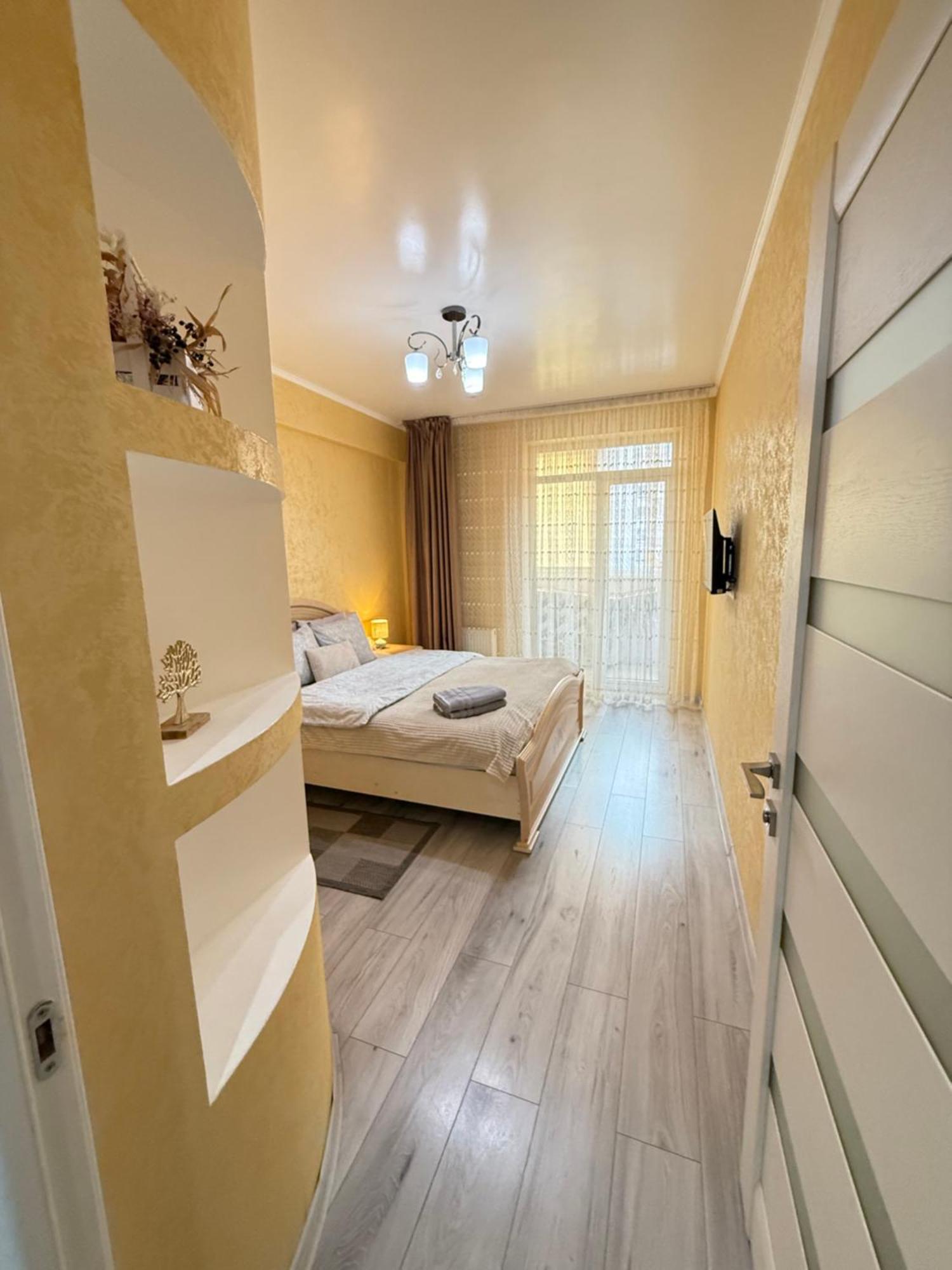 Cozy Two Bedroom Large Apartment Chisinau Exterior photo