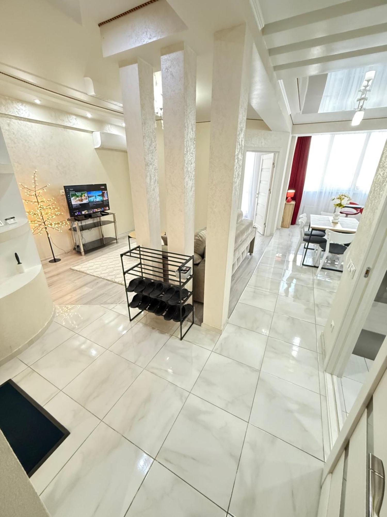 Cozy Two Bedroom Large Apartment Chisinau Exterior photo
