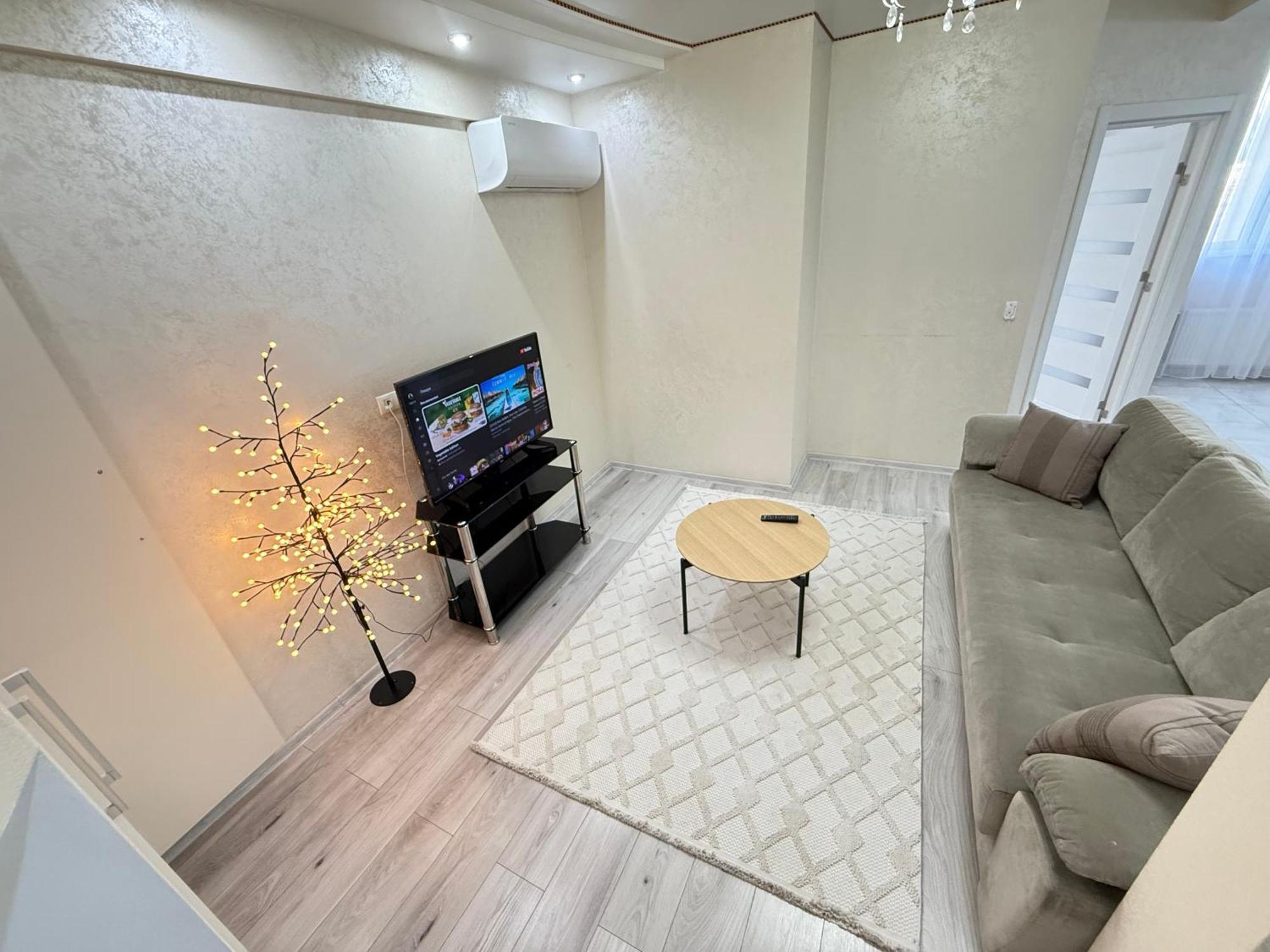 Cozy Two Bedroom Large Apartment Chisinau Exterior photo